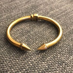 Gold tone bracelet